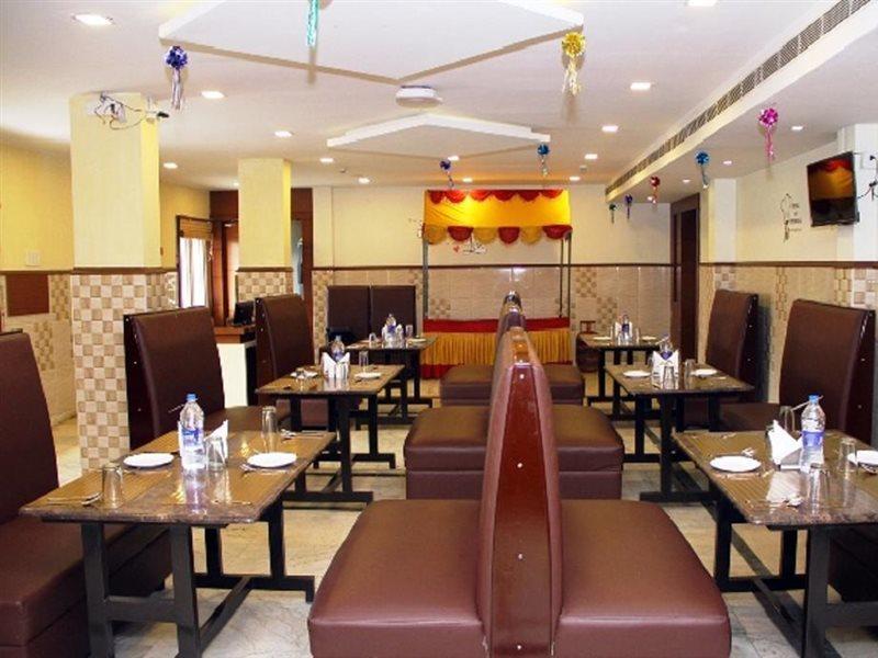 Poppys S.E.T Residency Hotel Kumbakonam Bagian luar foto