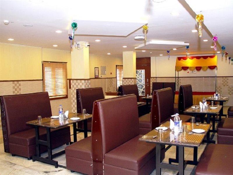 Poppys S.E.T Residency Hotel Kumbakonam Bagian luar foto