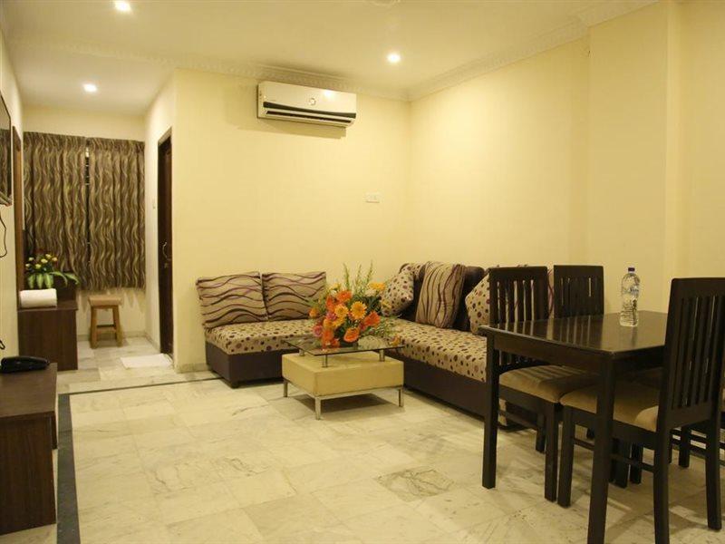 Poppys S.E.T Residency Hotel Kumbakonam Bagian luar foto