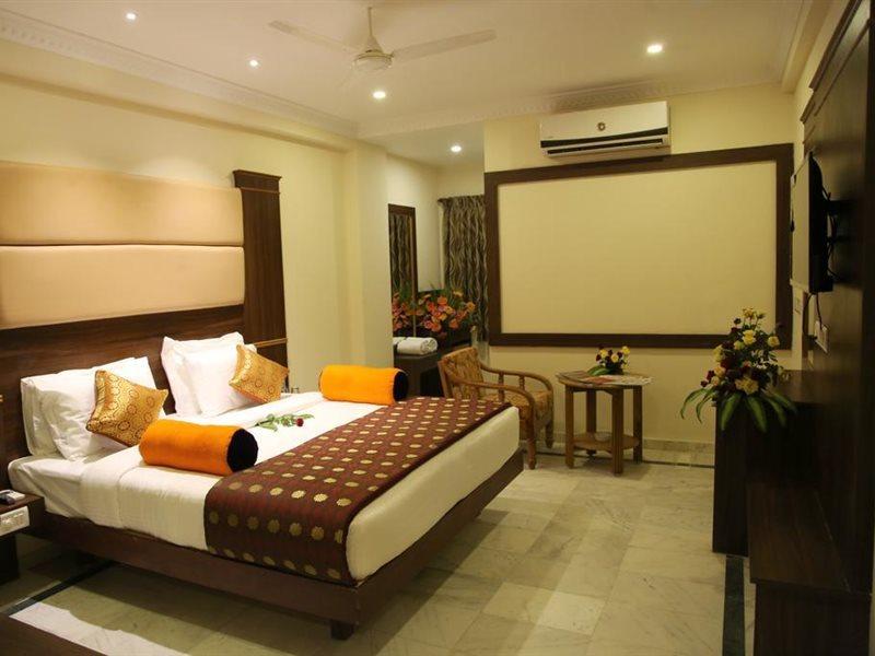 Poppys S.E.T Residency Hotel Kumbakonam Bagian luar foto