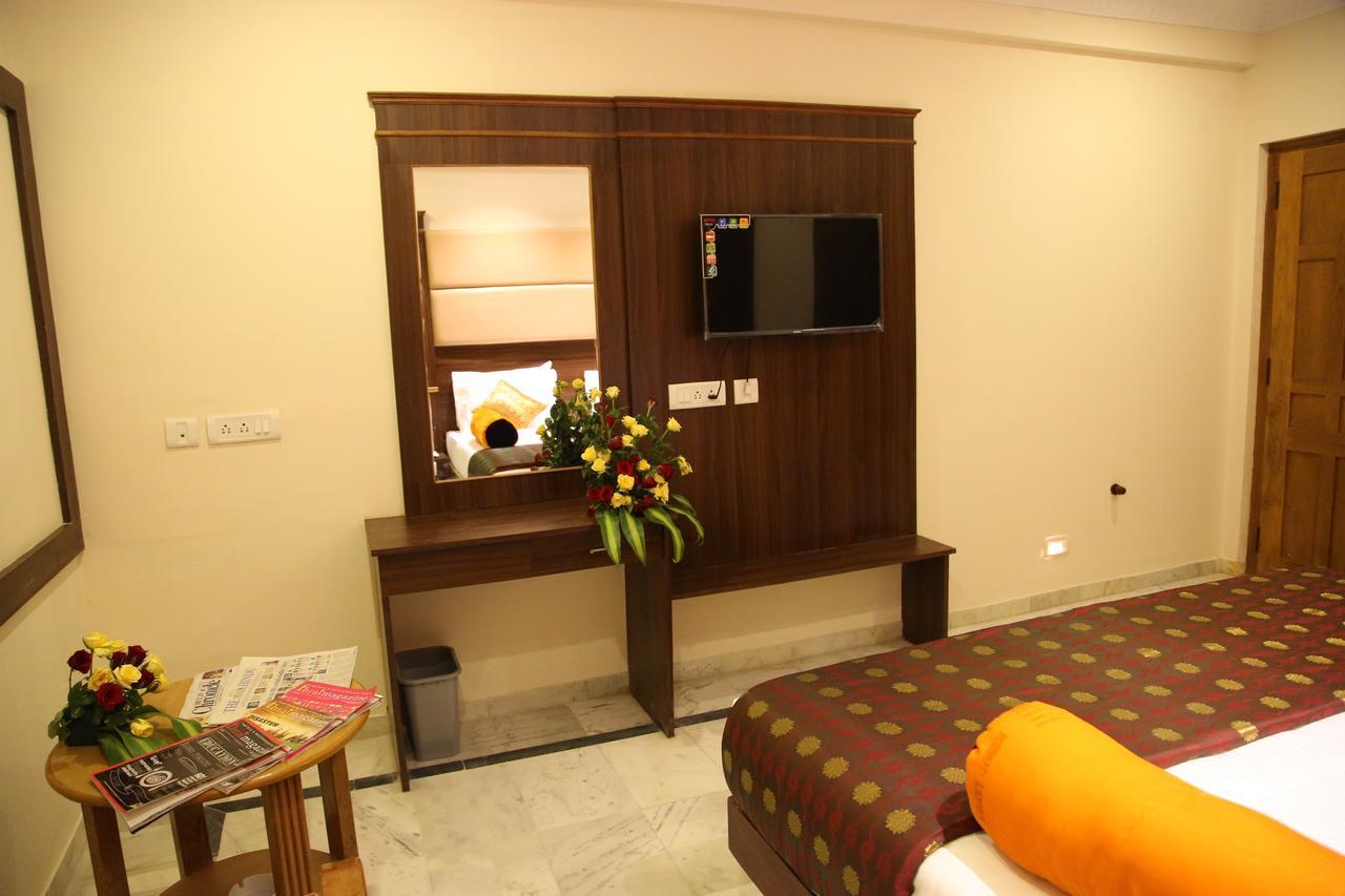 Poppys S.E.T Residency Hotel Kumbakonam Bagian luar foto